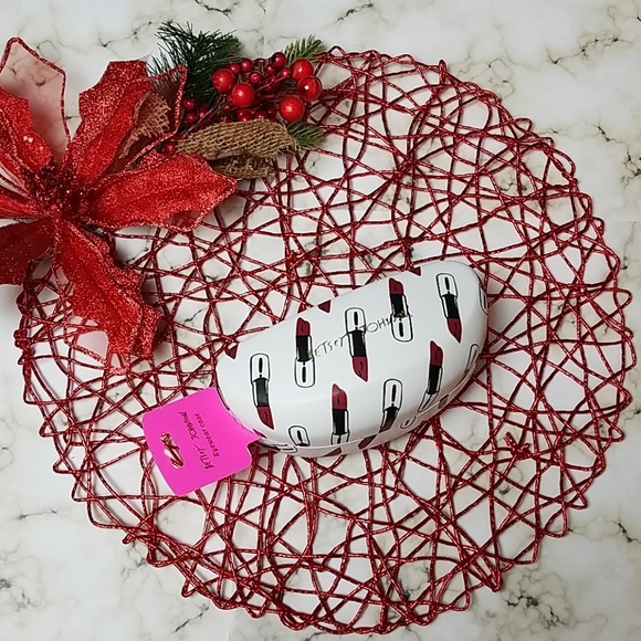 Betsey Johnson Accessories - 🚨NEW LIST Betsey Johnson Lipstick Sunglasses Case